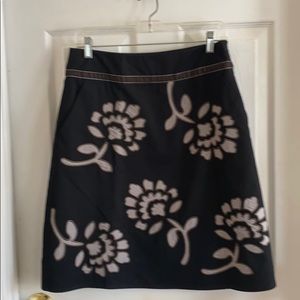 Boden 10 black floral print skirt
